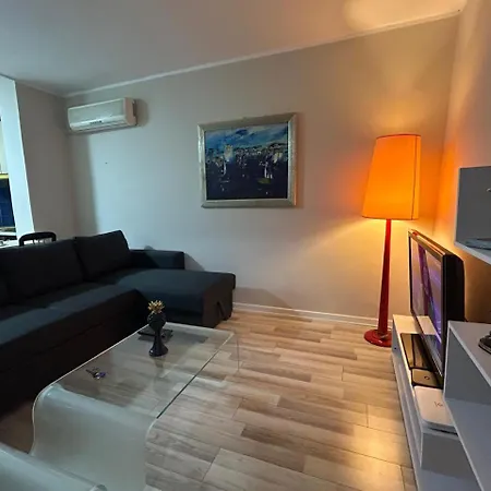 Staynest M Shyri Apartment